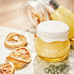 crema viso coreana Frudia immagine
